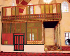 Tarihî Caminin Onarımında Nadide Edirnekâri İşlemeler Ortaya Çıkarıldı