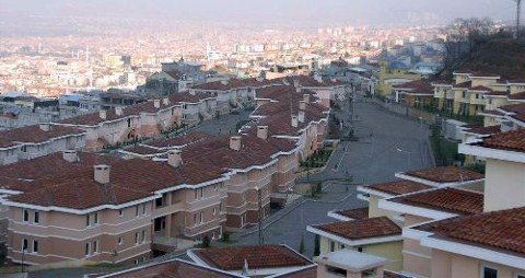 Lüks Konutların KDV'sini İndirmek Yetmez, Harçları da Sıfırlamak Lazım
