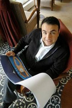 Ünlü Mimarın Adını Kullanıp Dolandırdı