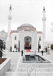 Köşk Camisi’nin Farklı Mimarisi Dikkat Çekiyor