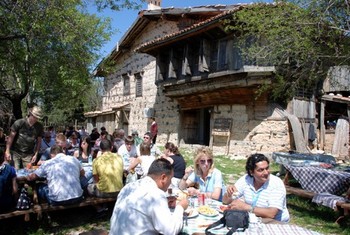 Düğmeli Evlere Turist İlgisi