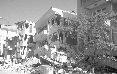 'Depreme En Hazırlıksız olan Milli Eğitim ve Sağlık Bakanlığı'