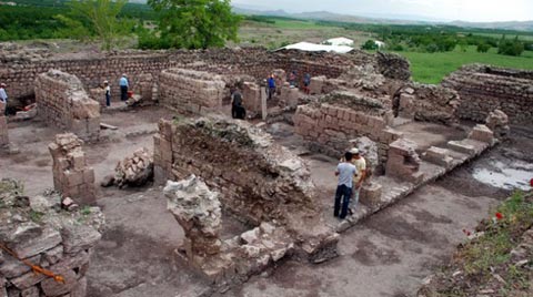 Malatya'da Tarihi Kervansaray Gün Yüzüne Çıkarılıyor