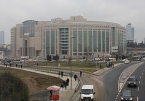 Adalet Sarayı Tamam da Ofis Yapacak Yer Yok
