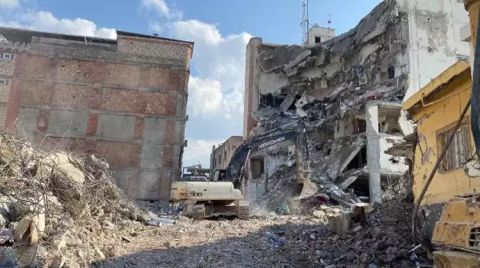 52 Kişiye Mezar Olan Sitenin Müteahhidi Tahliye Edildi
