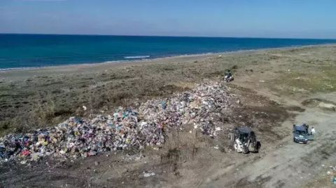 Deprem Enkazıyla Denizi Dolduruyorlar