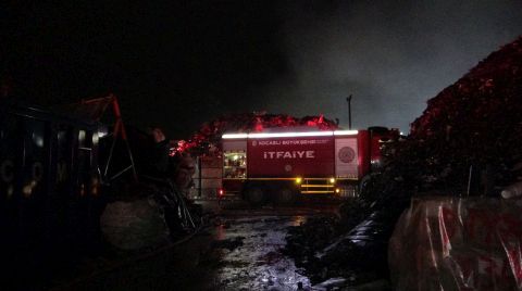 Kocaeli'de, Geri Dönüşüm Tesisinde Yangın