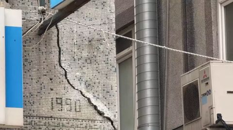 Avcılar'da Üç Bina Tahliye Edildikten Sonra Mühürlendi