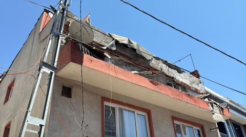 Kağıthane'de Balkonu Çöken Bina Tahliye Edilip Mühürlendi