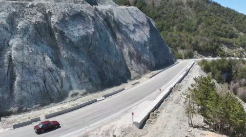 Yol Kenarlarına 794 Futbol Sahası Büyüklüğünde Çelik Ağ Örüldü