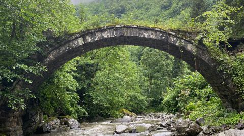 Asırlara Meydan Okuyan Tarihi Taş Köprü Selde Yıkıldı