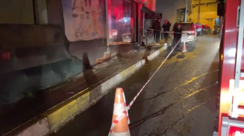 Sarıyer’de Zemininde Kayma Oluşan Bina Gecekonduya Yaslandı