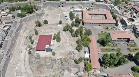 Diyarbakır’da İçkale Surlarının Toprak Altında Olan Kısmı Gün Yüzüne Çıkarıldı