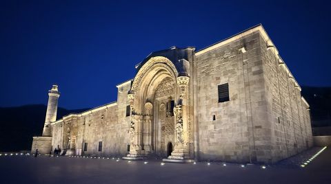 Divriği Ulu Camii, Aydınlatma Sistemiyle Geceleri de Dikkat Çekiyor