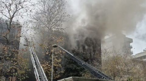 Kadıköy'de 5 Katlı Binada Çıkan Yangın Söndürüldü