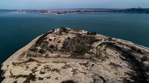 Amerikan Adası’ndaki Kaçak Yapılar Yıkıldı