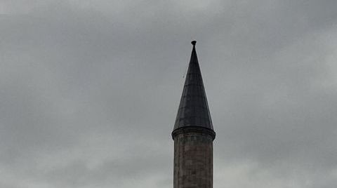 Ayasofya’nın Minaresinin Alemi Düştü