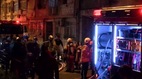 Kadıköy'de 4 Katlı Binada Yangın