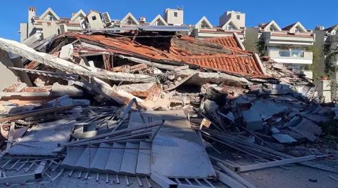 Marmaris'te Tadilattaki Otel Çöktü