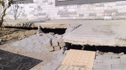 Deprem Konutlarının Önünde Çökme