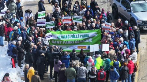 Uludağ’da Milli Parklar Kanunu Protestosu