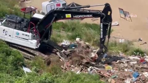 Sinop'taki Kumkapı Sahili'nde Kaçak Yapıların Yıkımına Başlandı