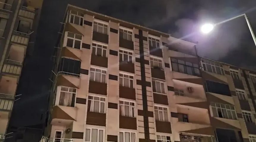 Bahçelievler’de Kolonlarından Ses Apartman Tahliye Edildi